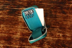 スクエア型ファスナーキーケース